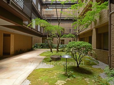  Courtyard/Greenery