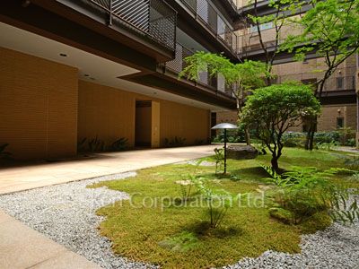  Courtyard/Greenery