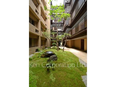  Courtyard/Greenery