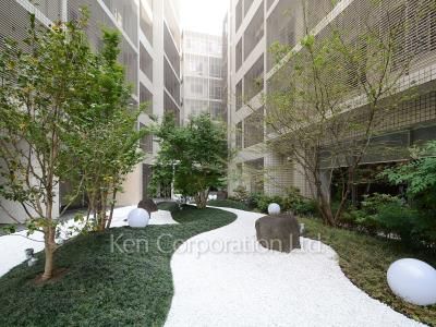  Courtyard/Greenery