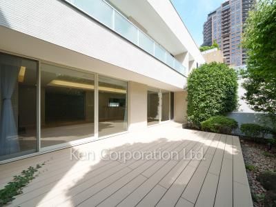 Courtyard/Greenery