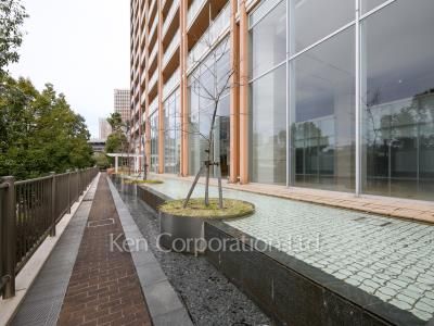 Courtyard/Greenery