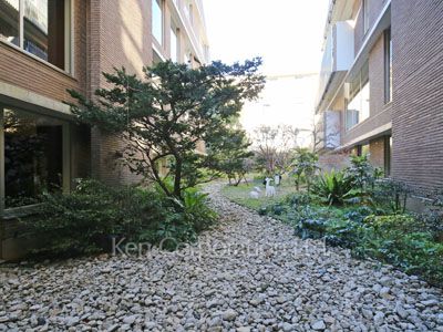  Courtyard/Greenery
