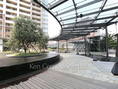 Courtyard/Greenery