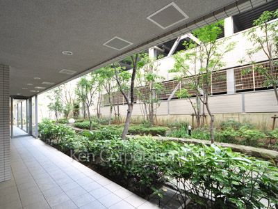  Courtyard/Greenery