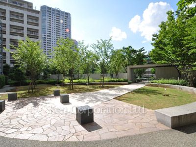  Courtyard/Greenery
