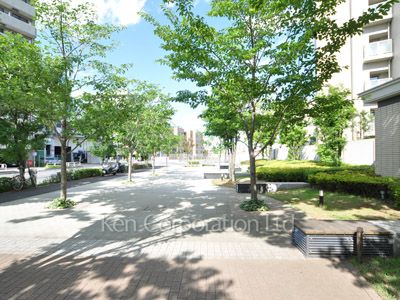  Courtyard/Greenery