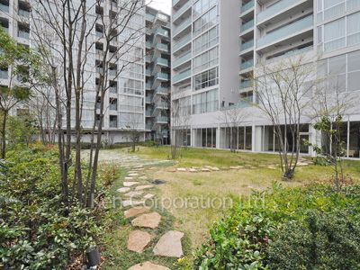 Courtyard/Greenery