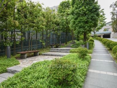  Courtyard/Greenery