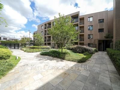  Courtyard/Greenery