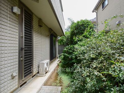  Courtyard/Greenery