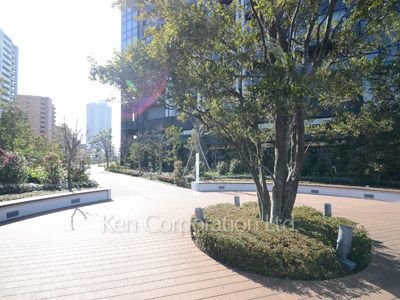  Courtyard/Greenery