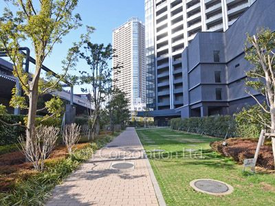  Courtyard/Greenery