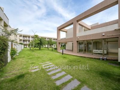  Courtyard/Greenery