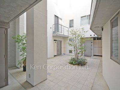  Courtyard/Greenery