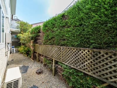  Courtyard/Greenery