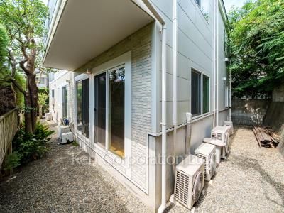  Courtyard/Greenery