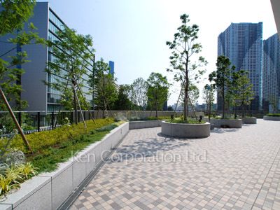  Courtyard/Greenery