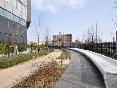  Courtyard/Greenery