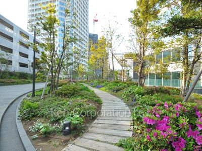  Courtyard/Greenery