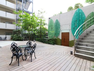 Courtyard/Greenery