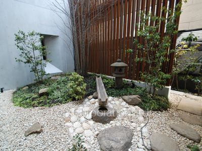  Courtyard/Greenery