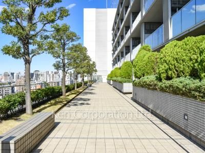  Courtyard/Greenery