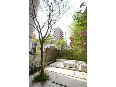 Courtyard/Greenery