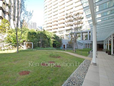  Courtyard/Greenery
