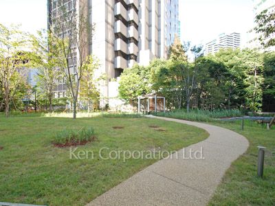  Courtyard/Greenery
