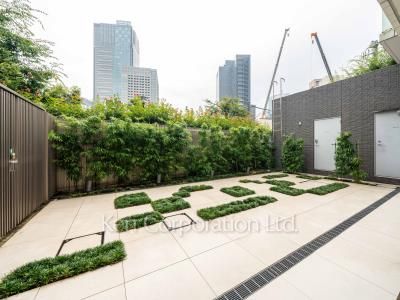  Courtyard/Greenery