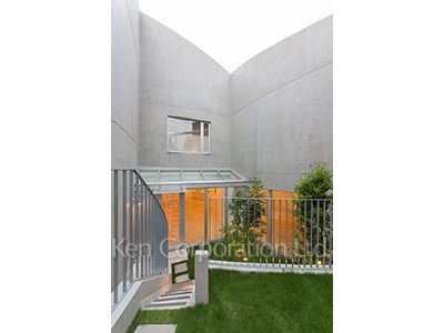  Courtyard/Greenery
