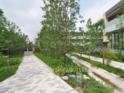  Courtyard/Greenery