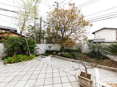  Courtyard/Greenery