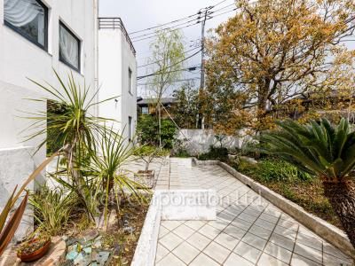  Courtyard/Greenery