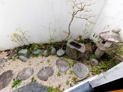  Courtyard/Greenery