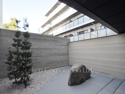 Courtyard/Greenery
