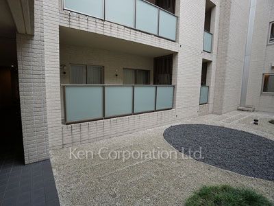 Courtyard/Greenery