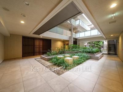  Courtyard/Greenery