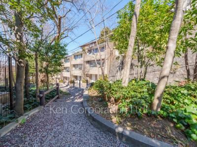  Courtyard/Greenery