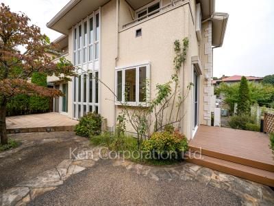  Courtyard/Greenery