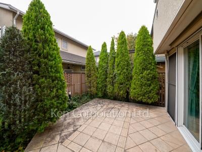  Courtyard/Greenery