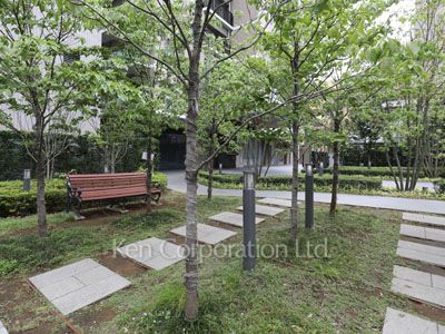  Courtyard/Greenery