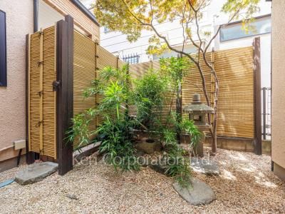  Courtyard/Greenery