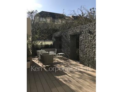  Courtyard/Greenery