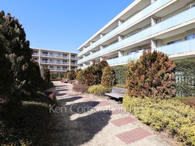  Courtyard/Greenery