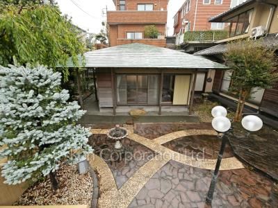 Courtyard/Greenery