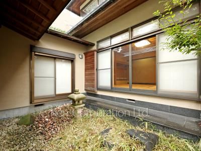 Courtyard/Greenery