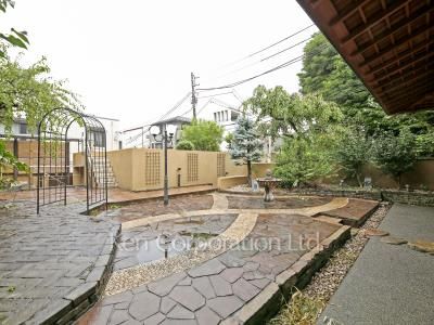  Courtyard/Greenery