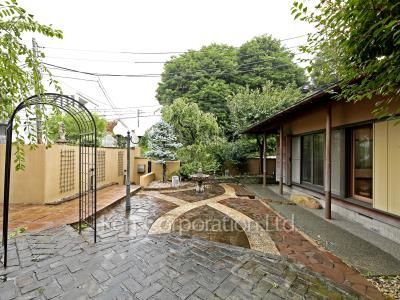  Courtyard/Greenery